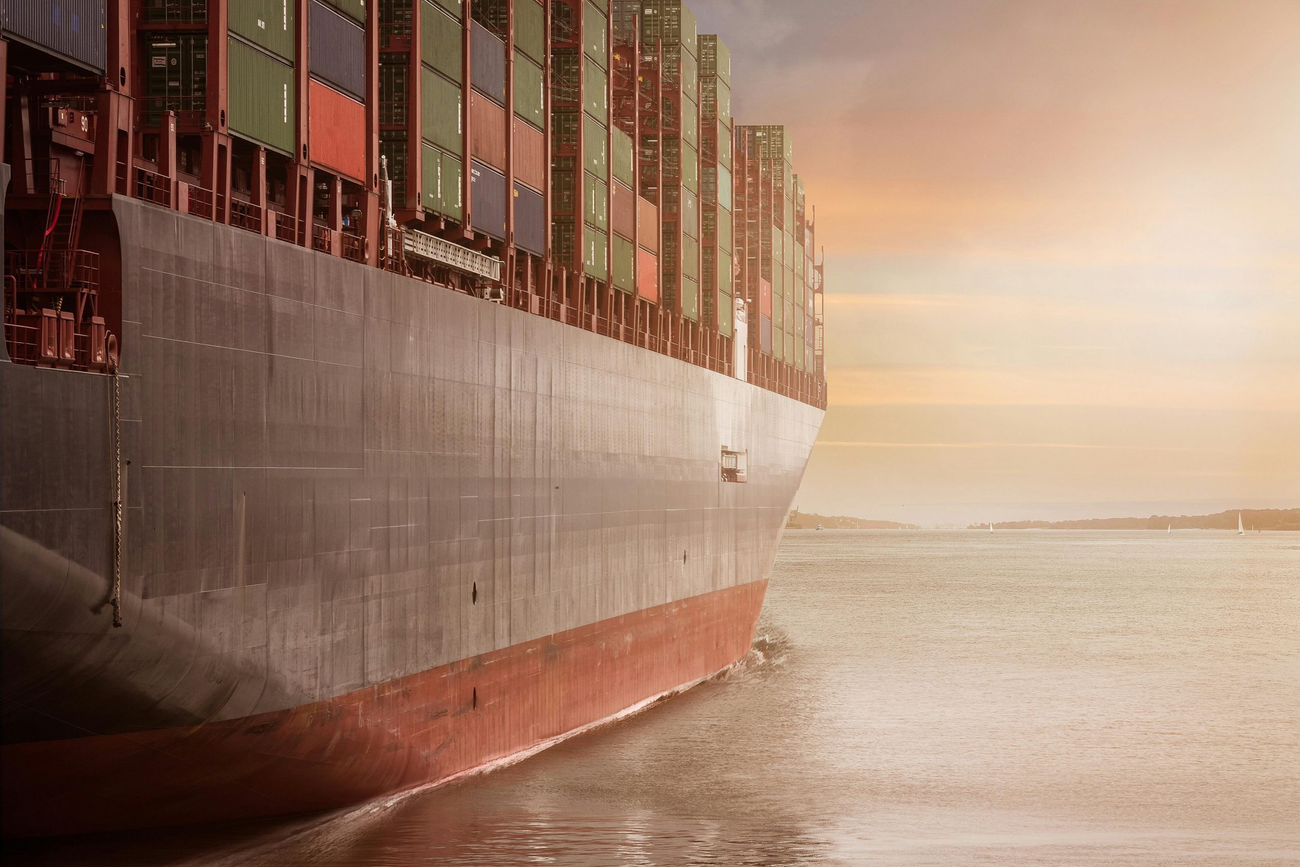 Diagram showing supply chain risks including manufacturing delays, transportation bottlenecks, and inventory shortages